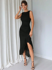 Backless dress with stylized waist