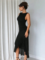 Backless dress with stylized waist