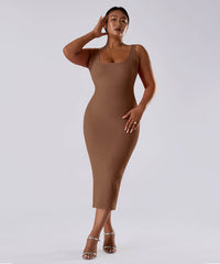 Einfarbiges ärmelloses Kleid mit integrierter Shapewear